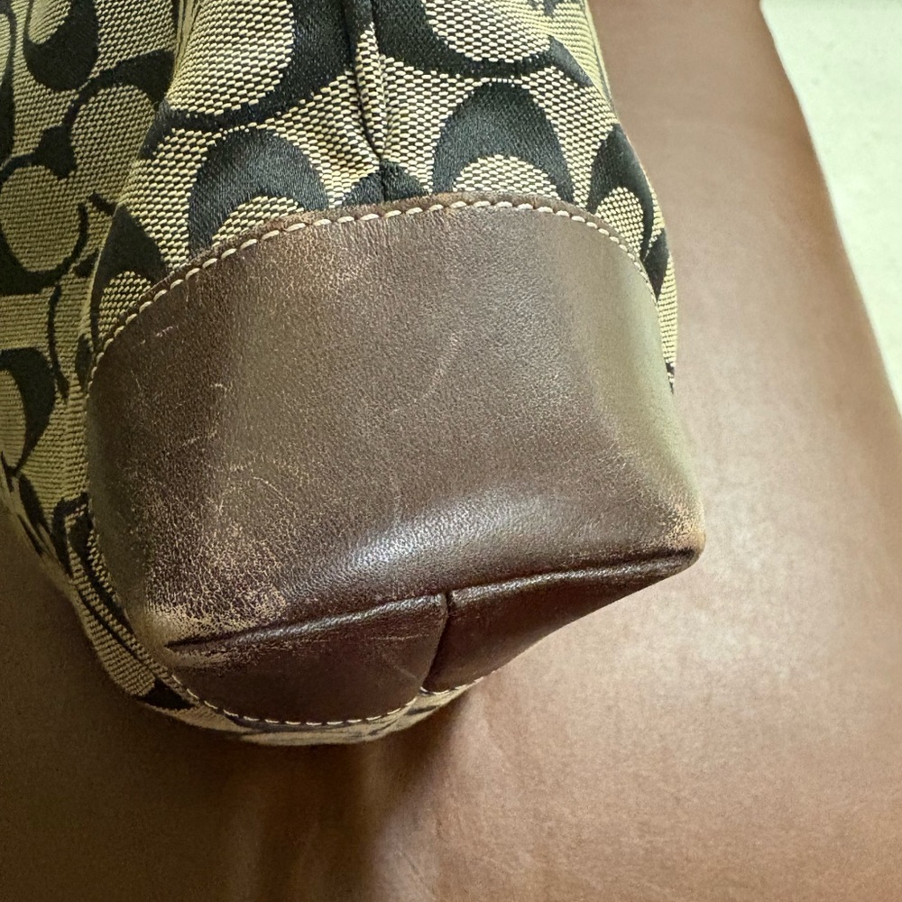 Coach Black and Cream Signature Tote - Picture 11 of 16